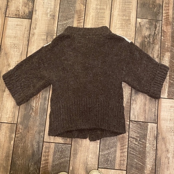 Elsamahda Brown and White Knit Cardigan with Button Closure - Picture 3 of 10